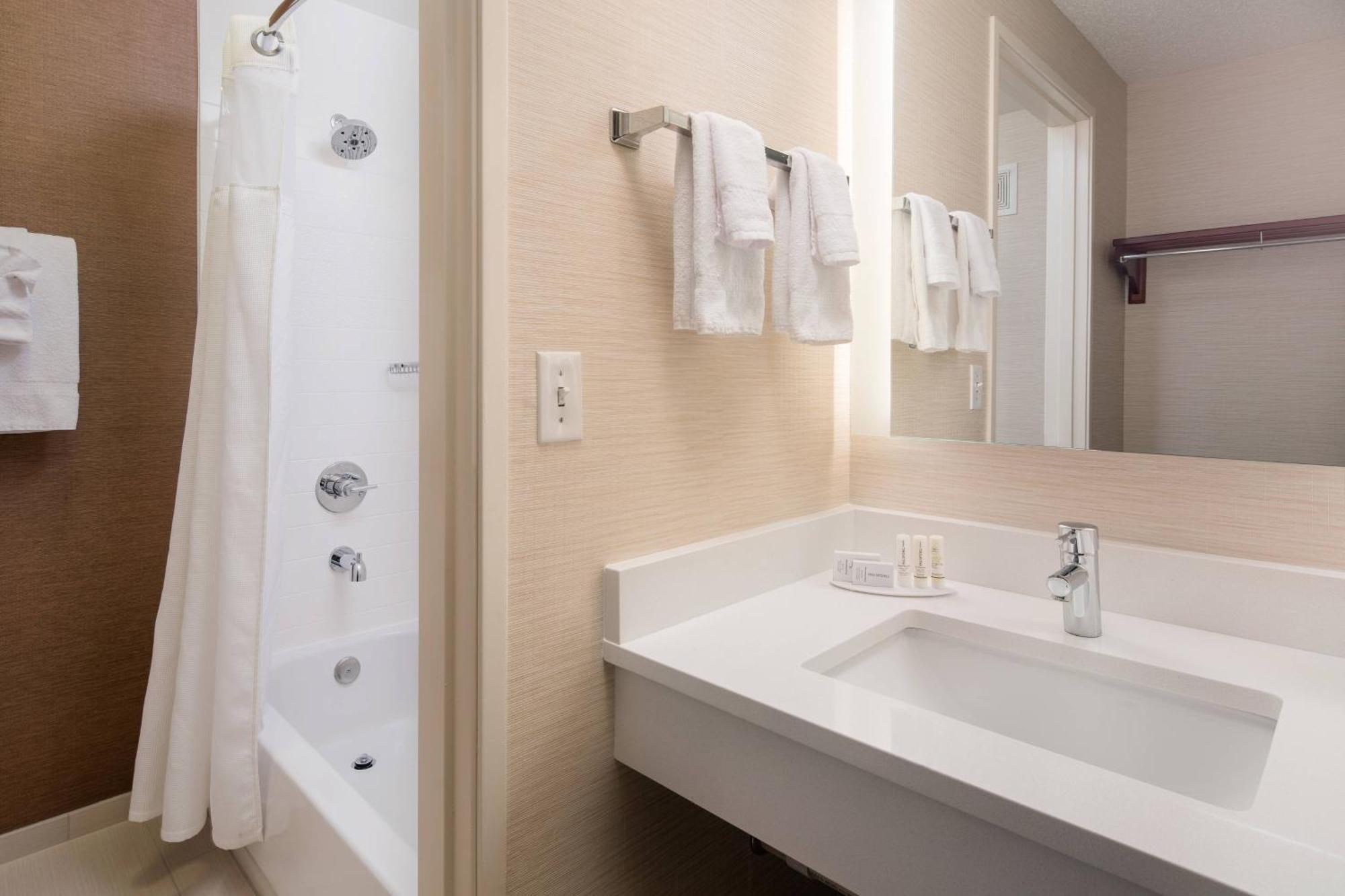 Fairfield Inn By Marriott Loveland Fort Collins Bagian luar foto